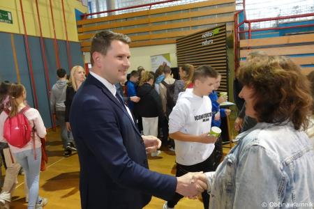 Karierna priložnost te čaka v Kamniku (2)